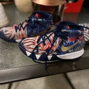 Boys basketball shoes